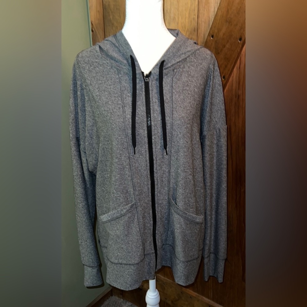 Hooded lightweight jacket